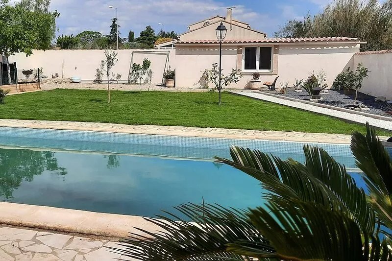 House 140m² with garden and pool