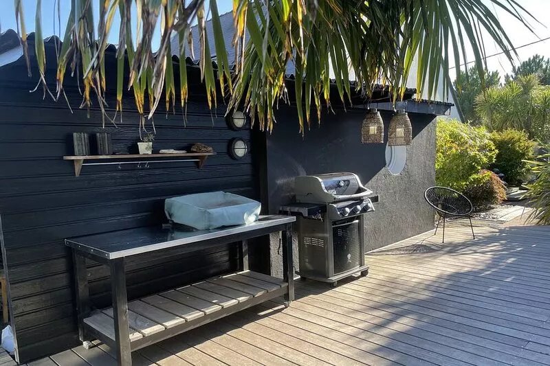 Beachfront villa 5 minutes' walk from the beach