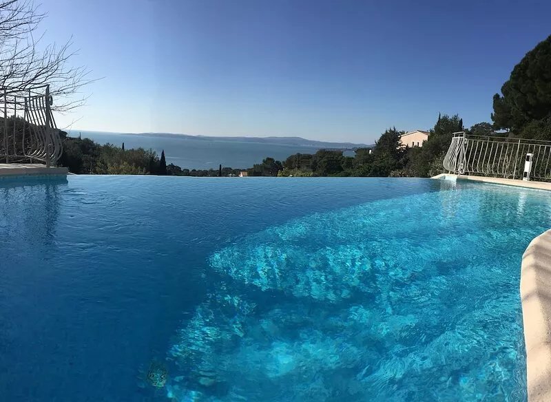 Beautiful villa overlooking the bay of St Tropez - 4 bedrooms and 1 studio