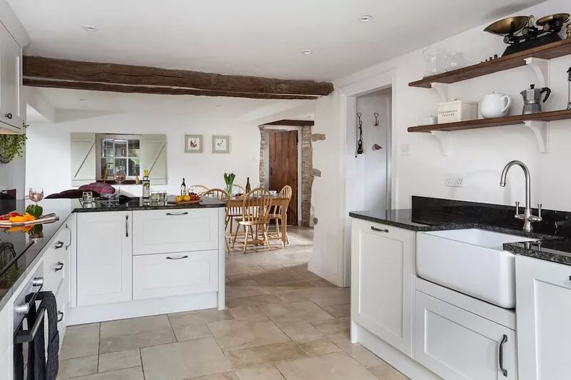 Enjoy a taste of rural life in this beautifully presented Cotswold period home.