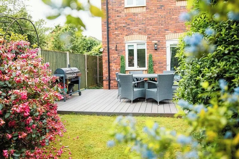 Delightful house in Stone, Staffordshire  close to lovely canal side walks.