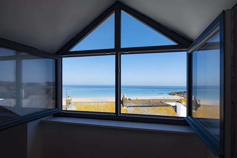 Rockfish - next to Porthmeor beach, sleeps 8 with sea view.
