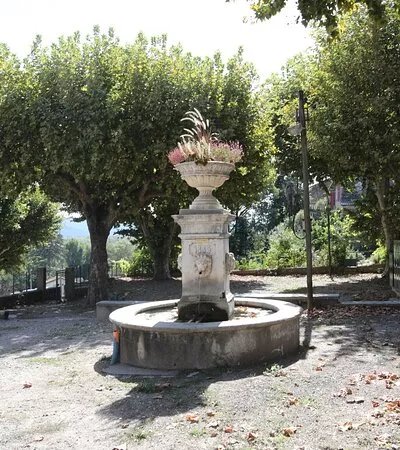 La Fontaine De La Place Ronde