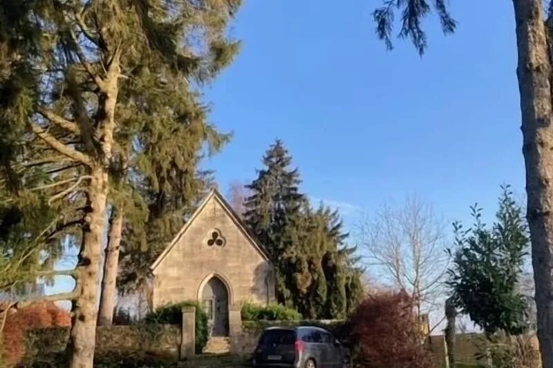 Chapel dating from 1810, restored in charming cottage.
