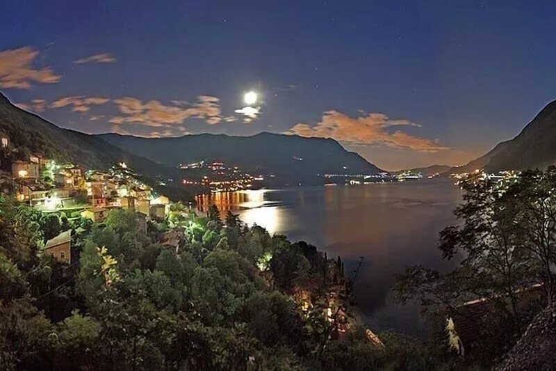 Sonia Musica Aperol Holiday Apartment with Lake View