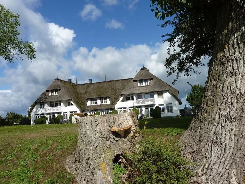 LHH A04 - The country house on the lagoon