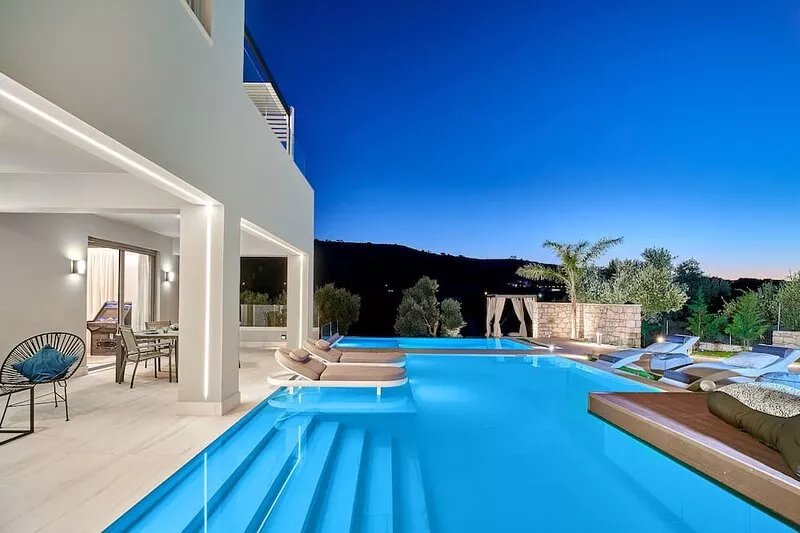 Luxury Villa with 72 sqm Heated Pool surrounded by Nature