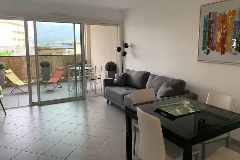 CALVI standing, ideally placed, parking and garage, 250 m from the beach, 2-3