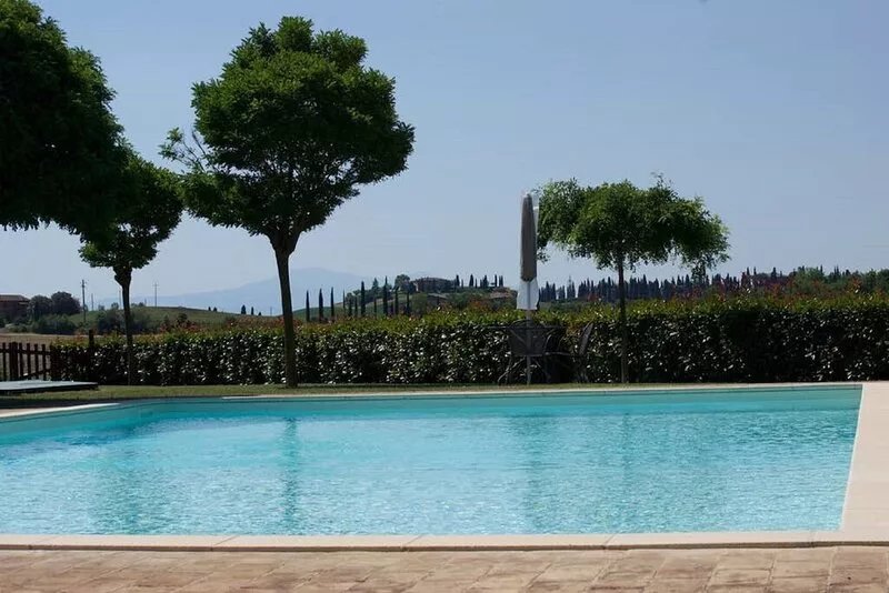 Belvedere:large apartment with  shared pool in the Tuscan countryside near Siena