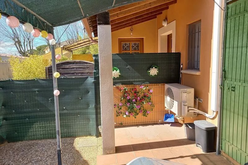 Quiet house with terrace near Avignon, Spirou park / Splashword ...