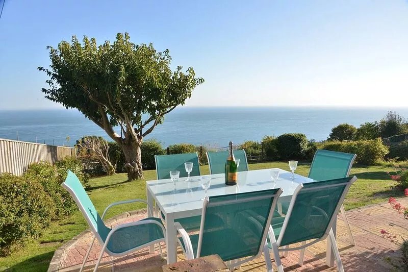 Englefield -  a bungalow that sleeps 6 guests  in 3 bedrooms