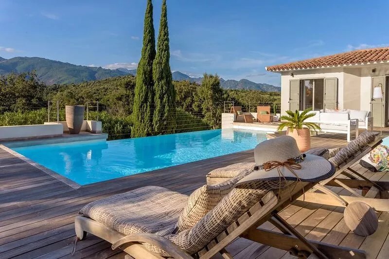 Magnifique Villa, Piscine à Débordement Proche de Cala Rossa