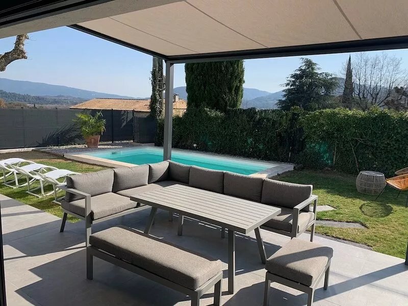 MODERN DETACHED VILLA WITH VIEWS OF MONT VENTOUX