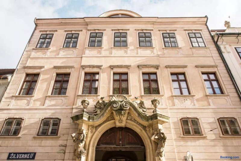 Petra Inn Apartments In Historical Palace Bratislava