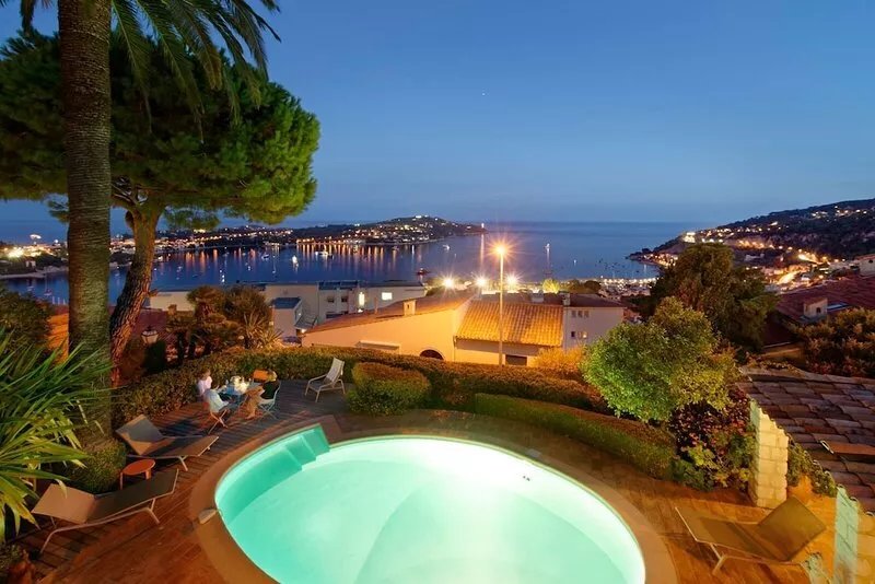 Luxury villa overlooking the bay of Villefranche & Cap Ferrat www.**************