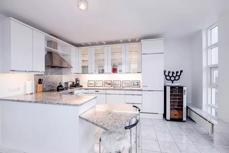 Luxury Family City Center Apartment with Direct Ocean Views