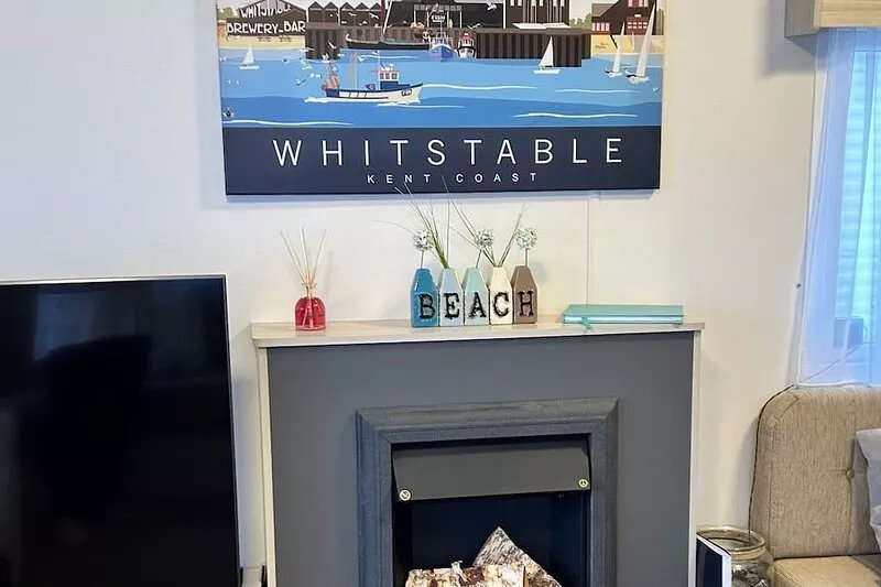 Relax in a Delightful Mobile Home, 2 Minutes Walk to Seasalter Beach, Whitstable
