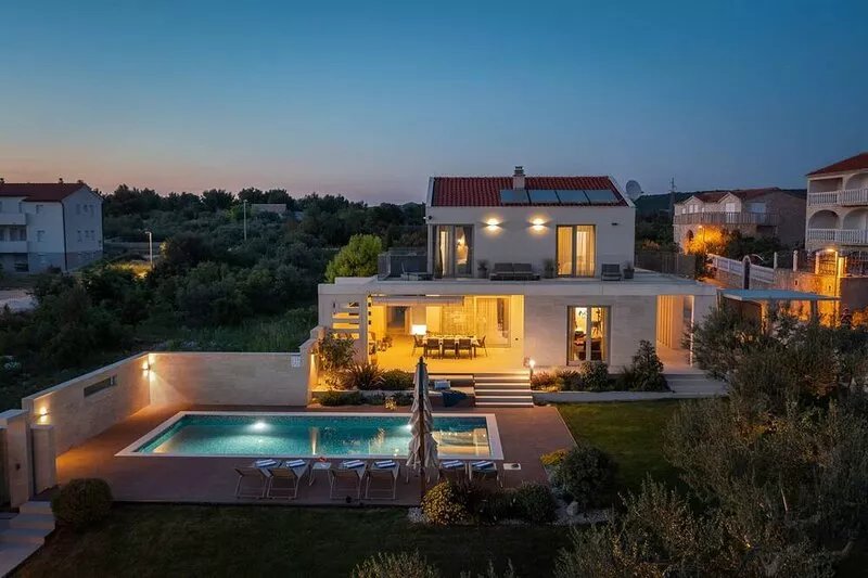 Luxury Villa Cinderella with Swimming Pool