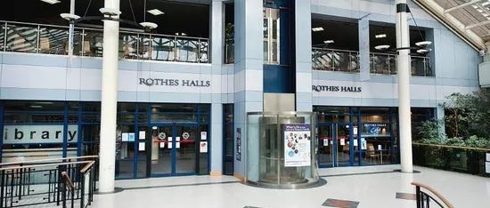 Rothes Halls