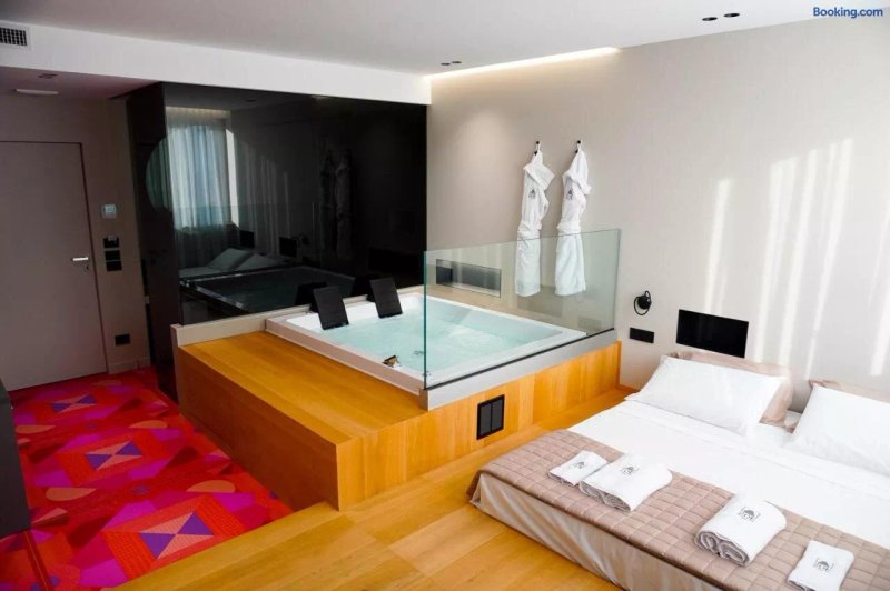 Zoe Luxury Suites