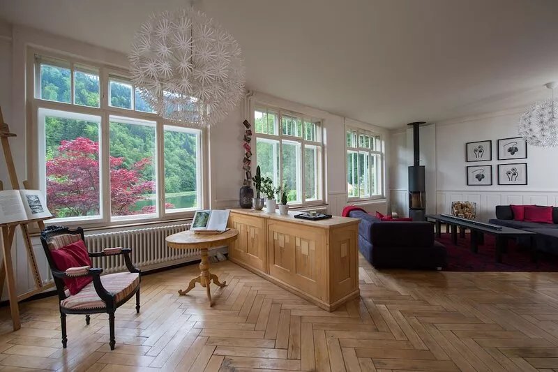 An old school with unique charm in the heart of the Doubs Natural Park!