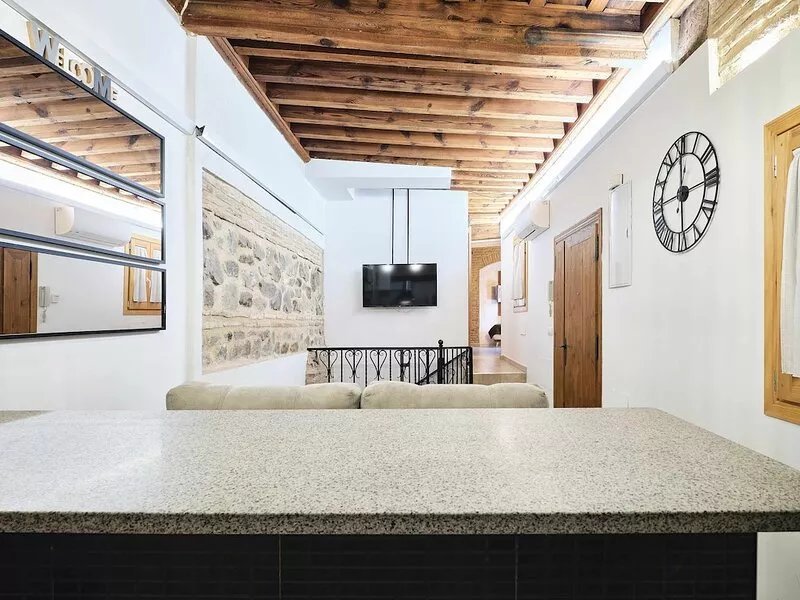 La Casa del Lirón by Toledo AP