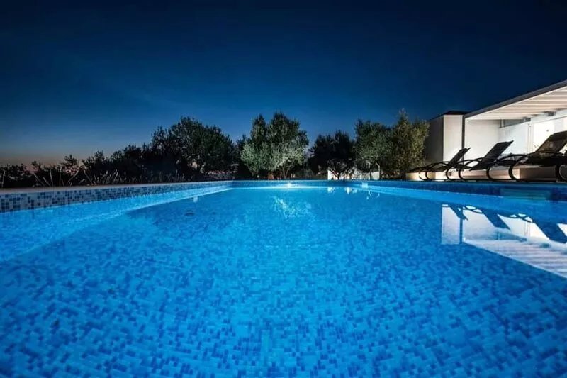 Luxurious Villa in Debeljak with Swimming Pool