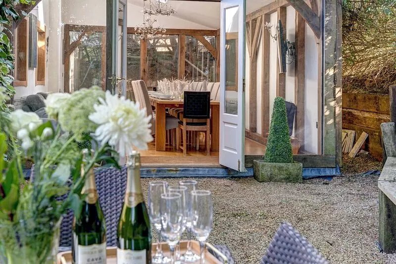 Large Country Idyll for Families or Party Groups - Sleeps 18, Hot Tub & Garden