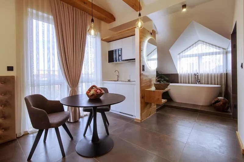 Luxurious Studio w/a Bathtub at Kavenija Apartment