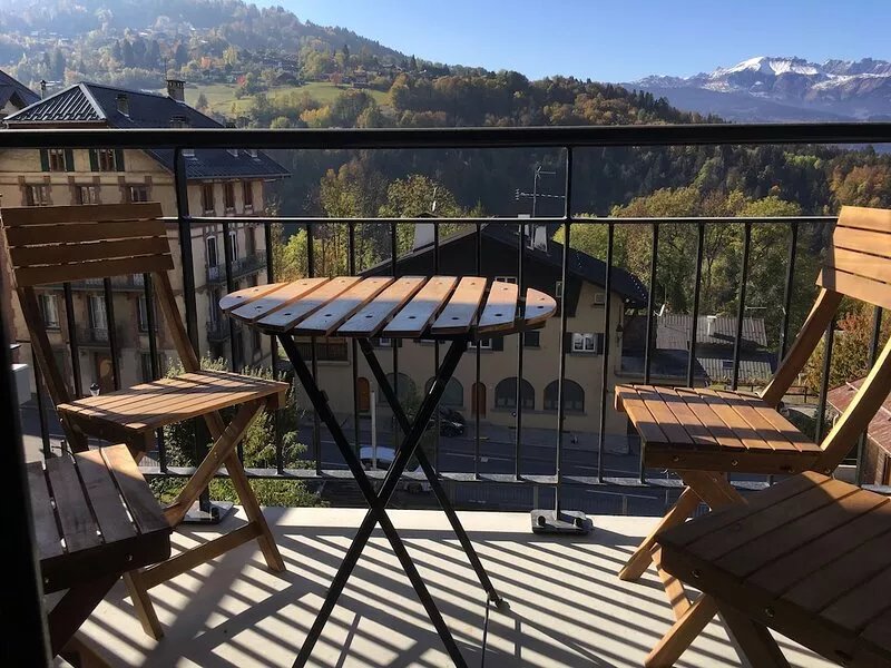 Beautiful new duplex near gondola and downtown overlooking the Aravis