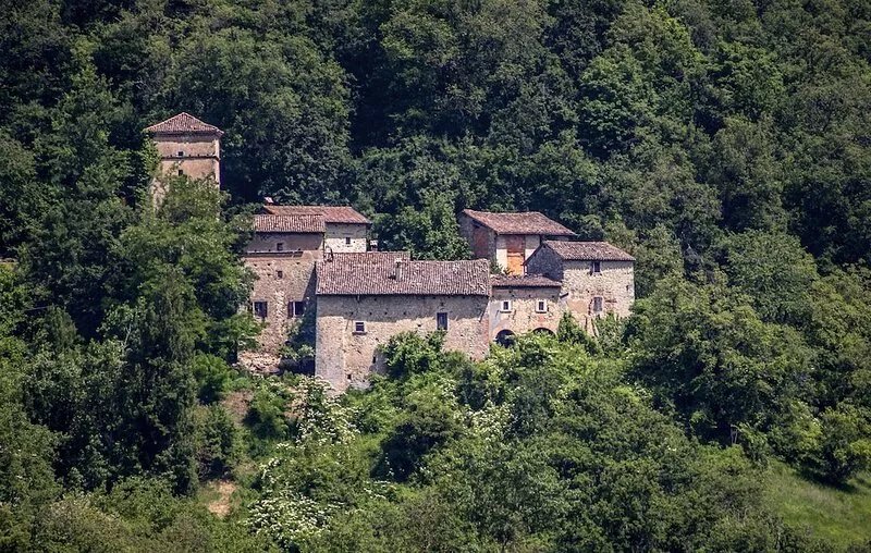 The Tower in 15th Century Borgo Fontanini - with mountain views