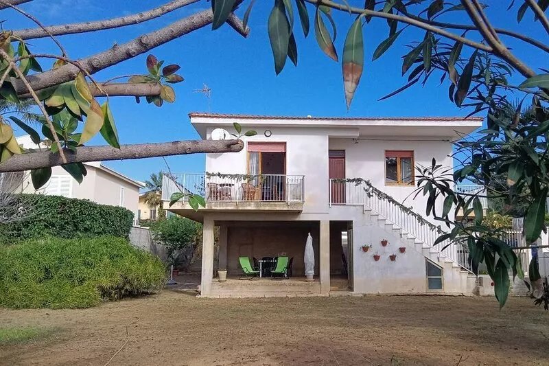 Panarea House - Detached cottage by the sea