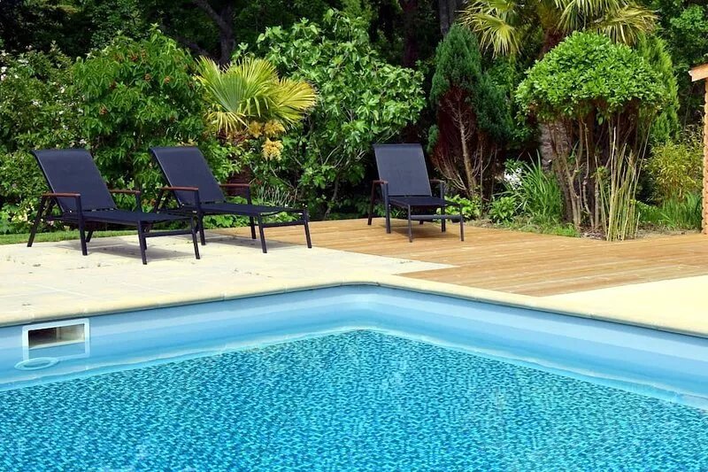 Charming house with seaside pool, WIFI, fully equiped kitchen, enclosed garden