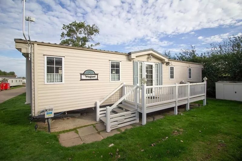Lovely 6 berth caravan on California Cliffs Holiday Park in Norfolk ref 50007M