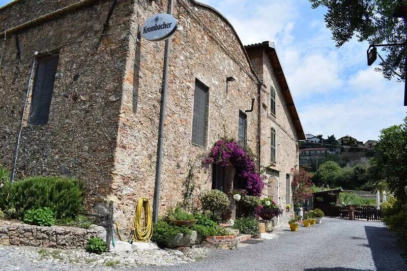 Fantastic villa with private salt water swimming pool in Toirano near to Loano