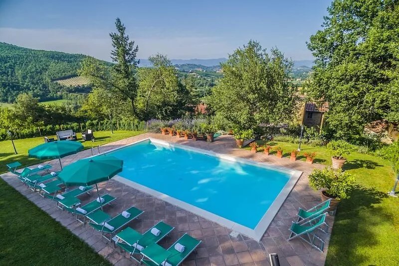 Stunning private villa with A/C, hot tub, private pool, WIFI, TV, patio