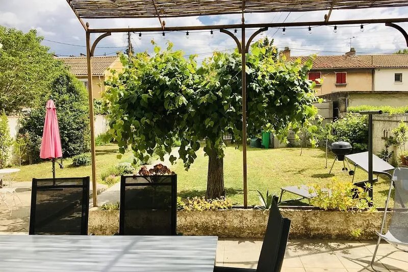 Charming air-conditioned house near Avignon ramparts