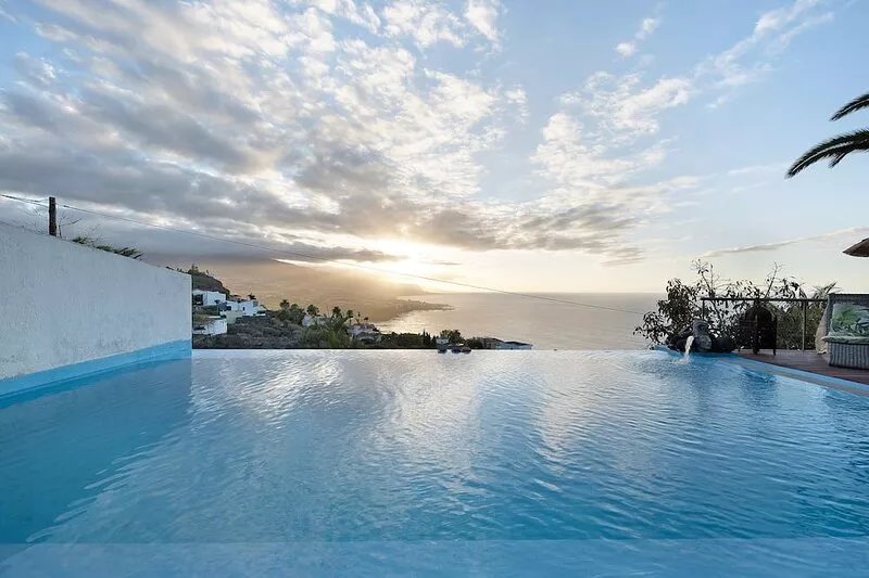 Vacation Home "Villa Horizonte" with Sea View, Private Pool & Wi-Fi
