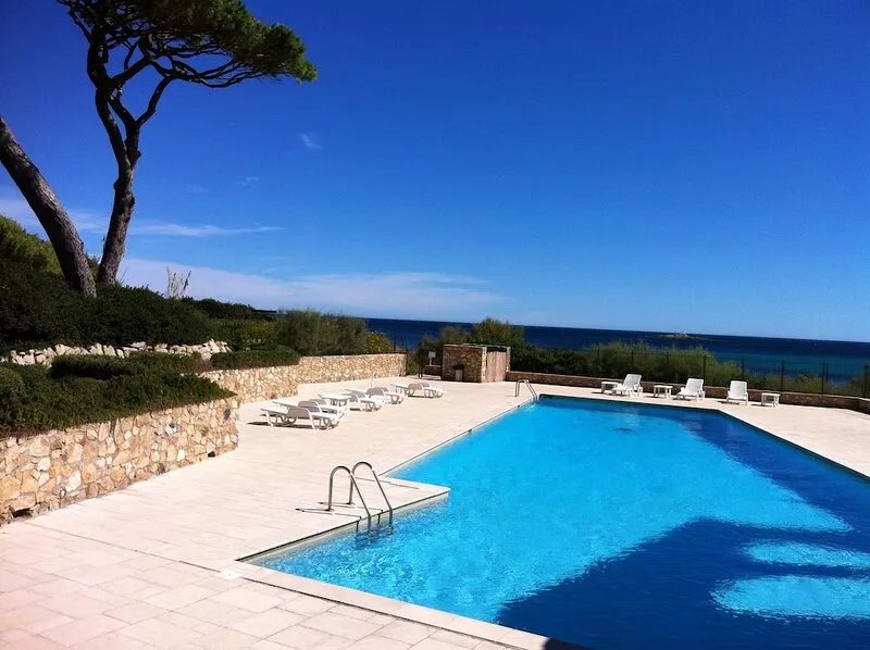 200 metres from the beach: Renovated house with swimming pool and garden
