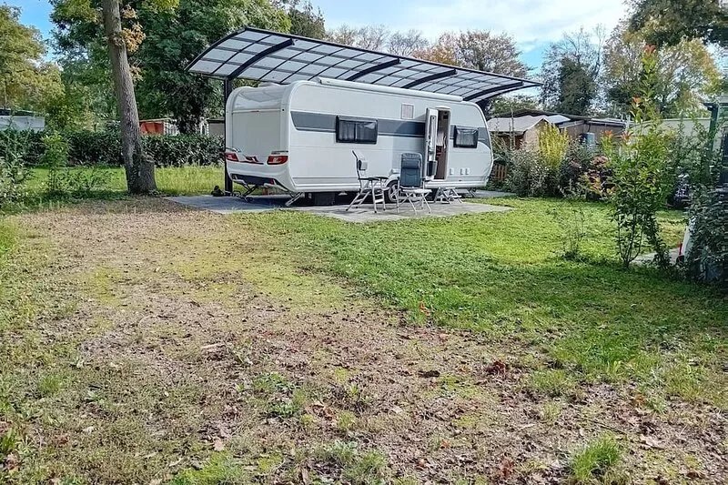 Adventure world for young and old in a caravan (20m2) on a pitch with PP