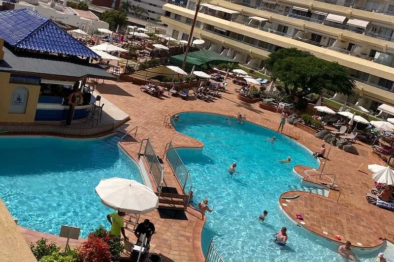 Beautiful Apartment with Stunning Panoramic Views of the Sea, Marina and Pools