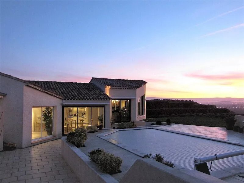 Villa with private pool, AC and spectacular views over Avignon, Provence, France