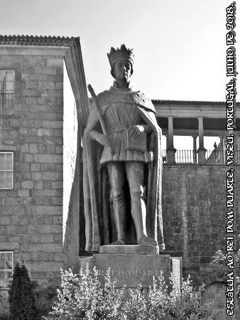 Estatua do Rei Dom Duarte