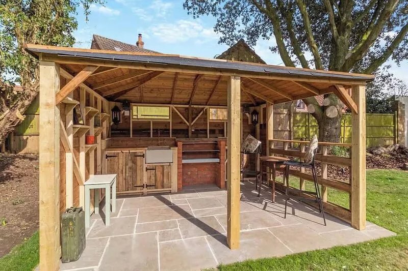 2 bed cottage, perfect for friends, family & pet friendly in village location
