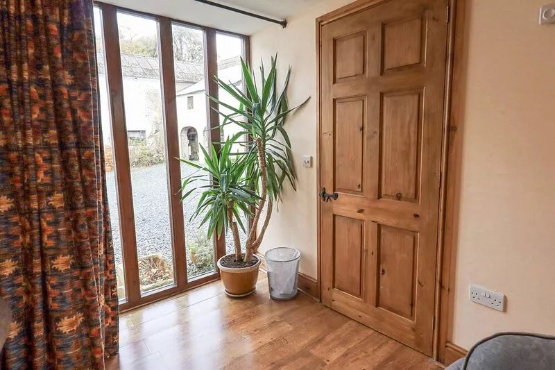 TITHE COTTAGE, family friendly, with a garden in Cockermouth