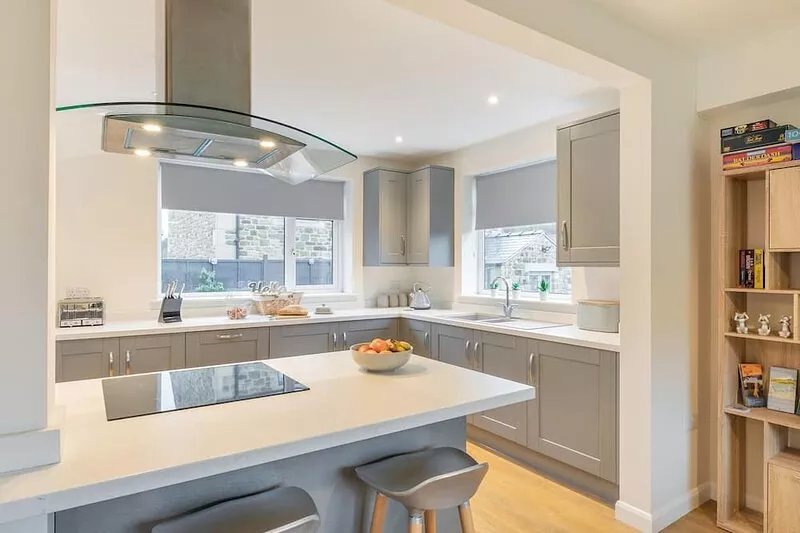 3 bedroom accommodation in Thornhill, Hope Valley