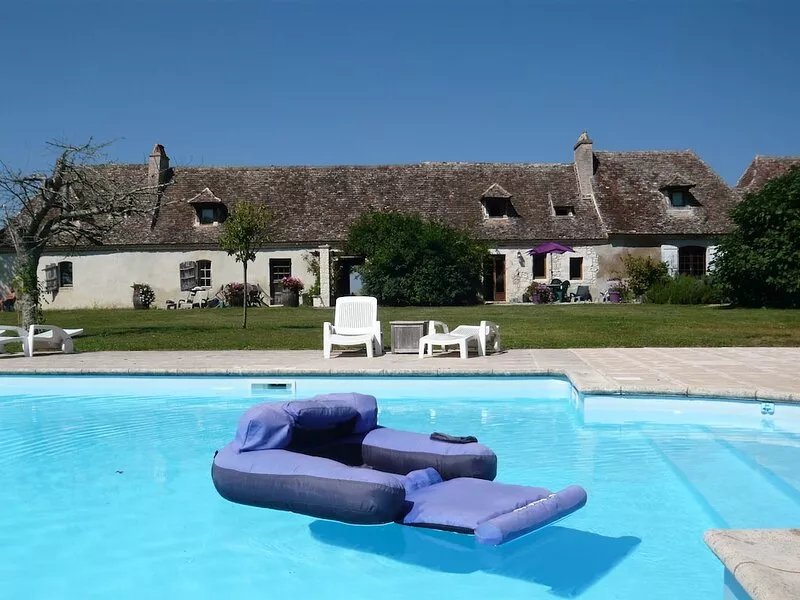 7 luxury gites for couples, no children. Peace, great views, large pool and spa.