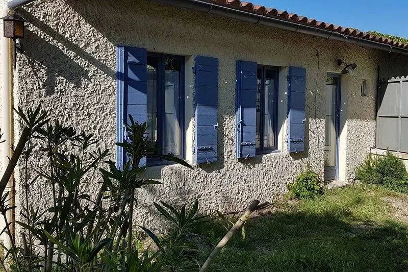 Cottage at the foot of the Alpilles for 4 people with swimming pool, surrounded