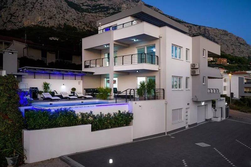 Luxury Villa Palladium in the Center with *Heated Pool, *Penthouse and *Jacuzzi