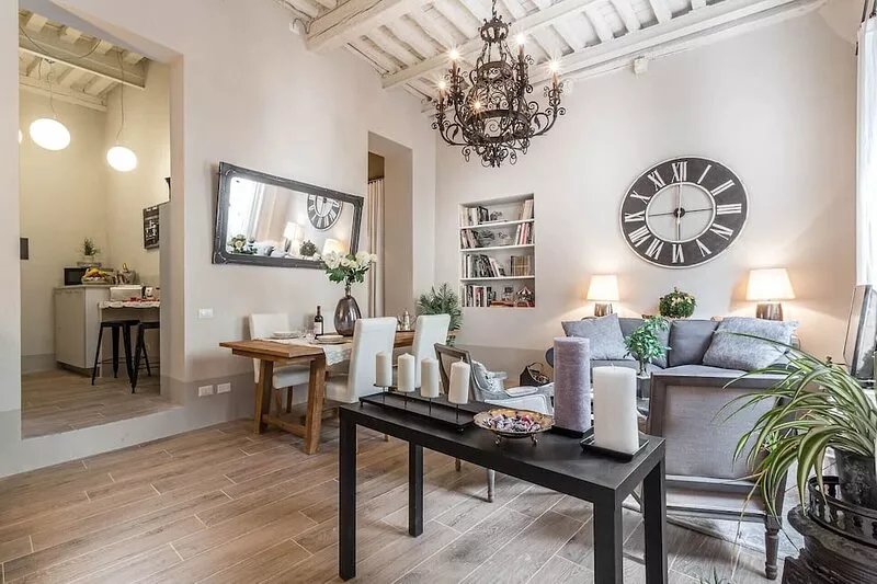 Modern comfort in Lucca's Picturesque Canal District